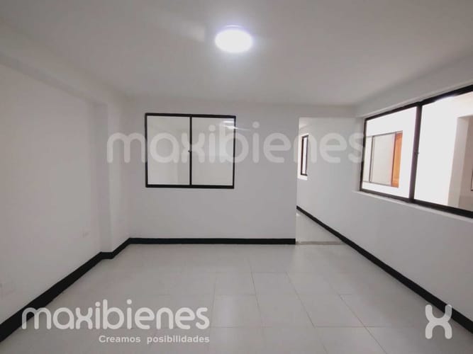 Casa de 7 alcobas en venta en Calasanz, Medellín, 220 m² · foto 4 de 18