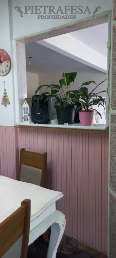 Apartamento en alquiler, 4 dormitorios, 2 baños, patio. La Comercial. · Foto 9