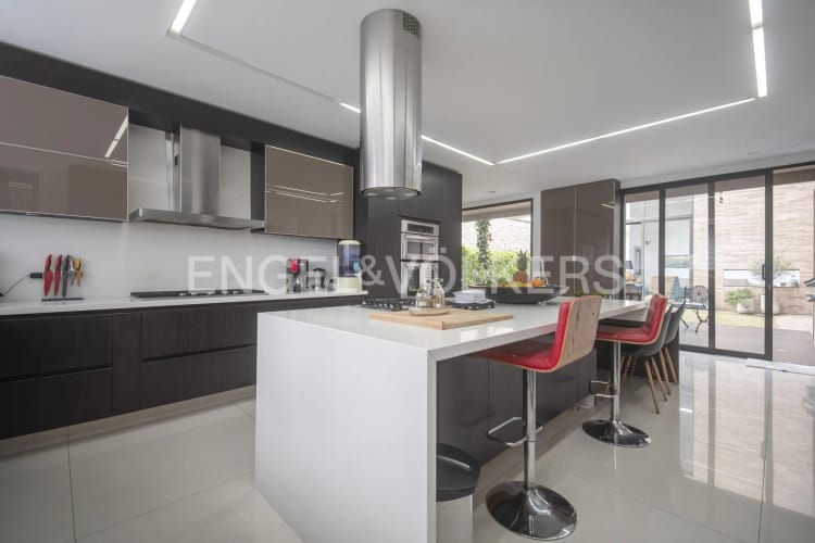 Casa de 4 alcobas en venta en Santa Barbara Alta, Bogotá, 890 m² · foto 10 de 14