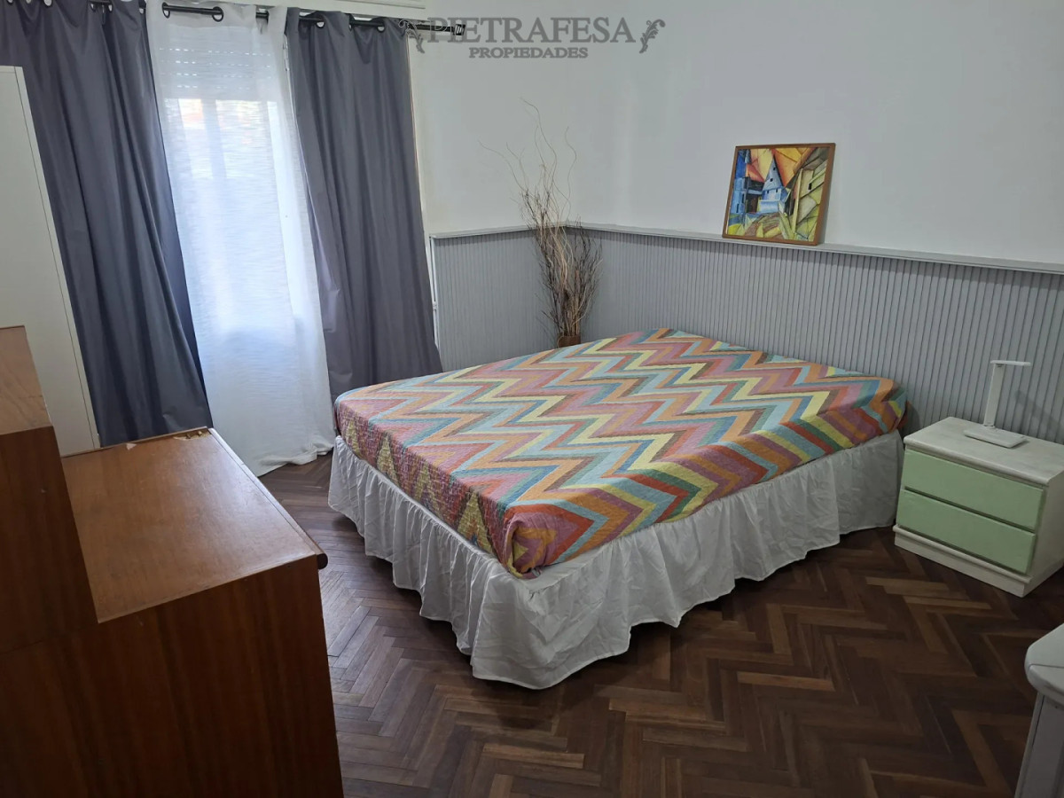 Apartamento en alquiler, 4 dormitorios, 2 baños, patio. La Comercial. · Foto 12