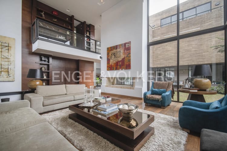 Casa de 4 alcobas en venta en Santa Barbara Alta, Bogotá, 890 m² · foto 4 de 14