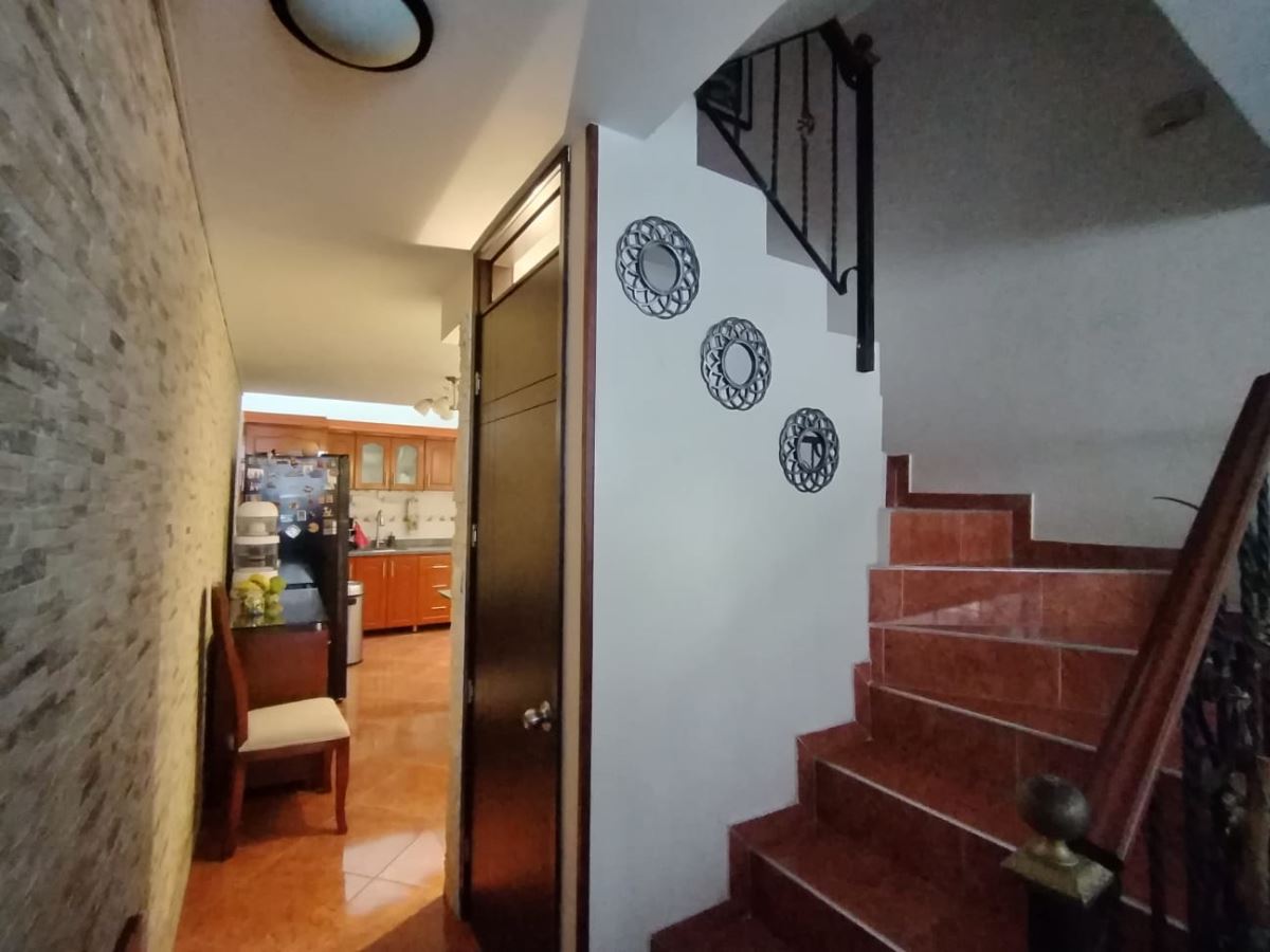 Casa en venta en Villa Elisa, Bogotá · foto 2 de 23