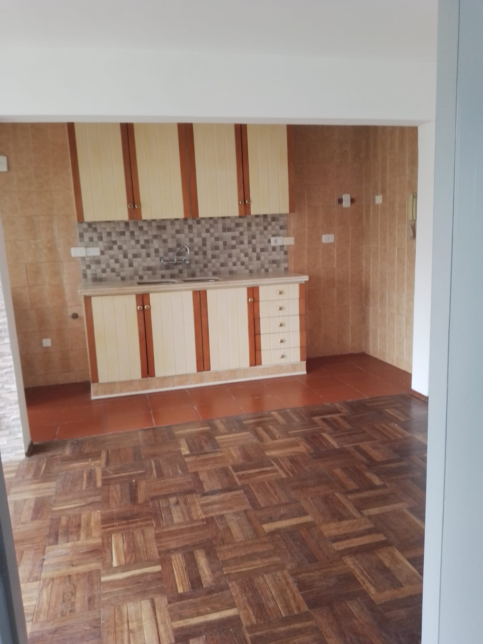 Exclusivo Apartamento en Alquiler en Cordón: 1 Dormitorio, Garaje y Ubicación Privilegiada. · Foto 10