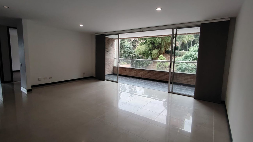 Apartamento en arriendo en El Poblado, Medellín · foto 2 de 10