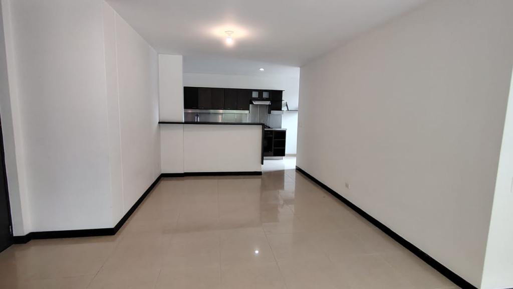 Apartamento en arriendo en El Poblado, Medellín · foto 3 de 10