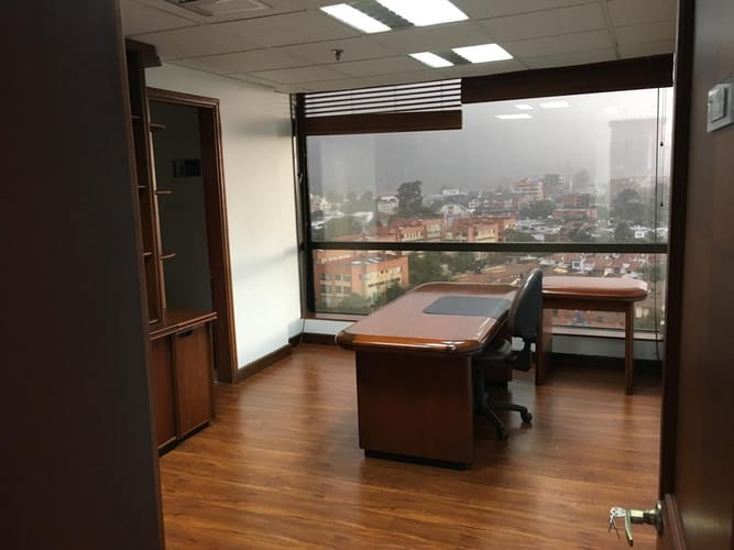 Oficina en Arriendo en Santa Barbara, Bogotá
