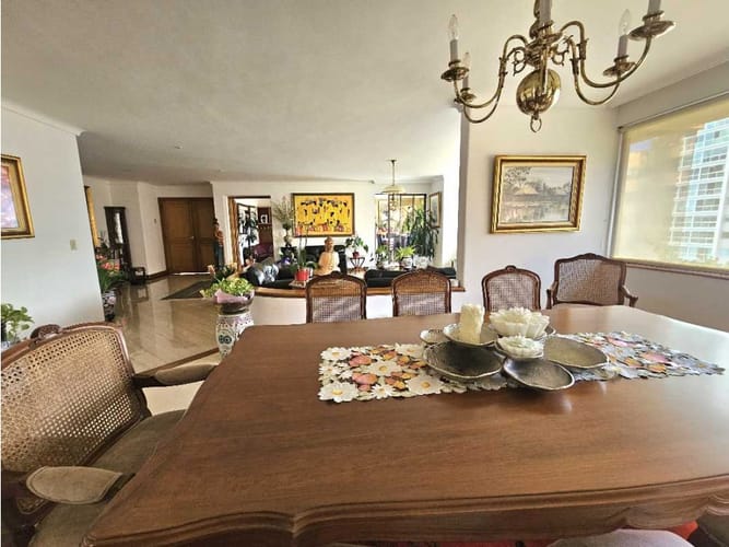 Apartamento de 3 alcobas en venta en Milla De Oro, Medellín, 300 m² · foto 2 de 9