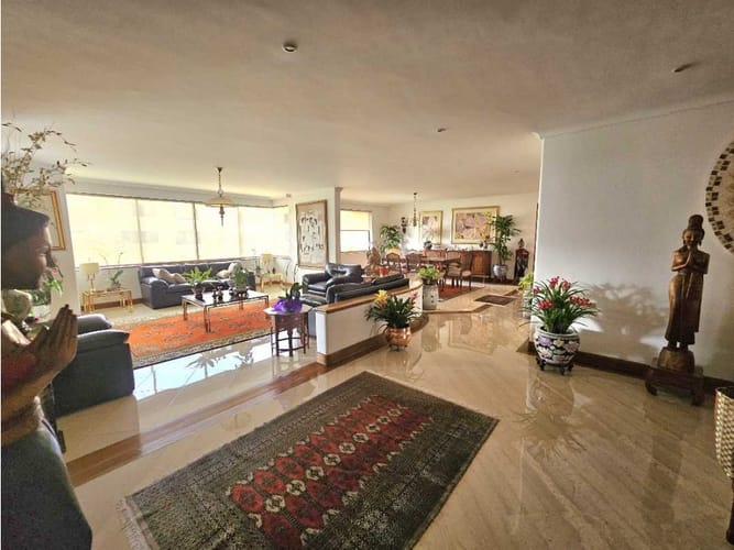 Apartamento de 3 alcobas en venta en Milla De Oro, Medellín, 300 m² · foto 3 de 9