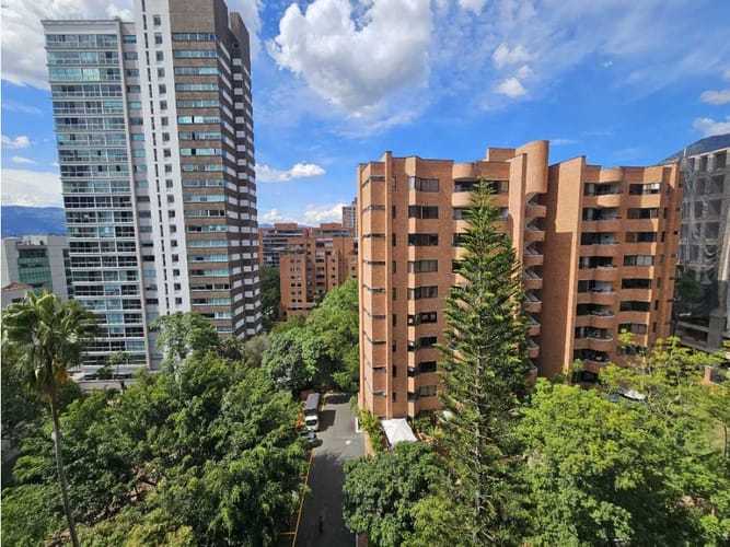 Apartamento de 3 alcobas en venta en Milla De Oro, Medellín, 300 m² · foto 9 de 9