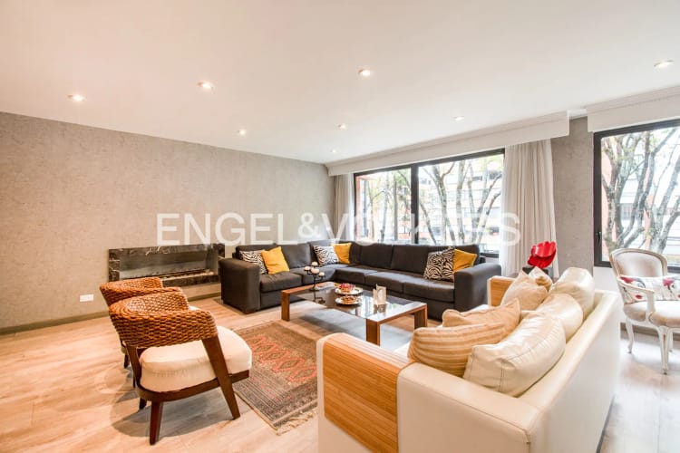 Apartamento de 2 alcobas en venta en Chicó Reservado, Bogotá, 155 m² · foto 2 de 15