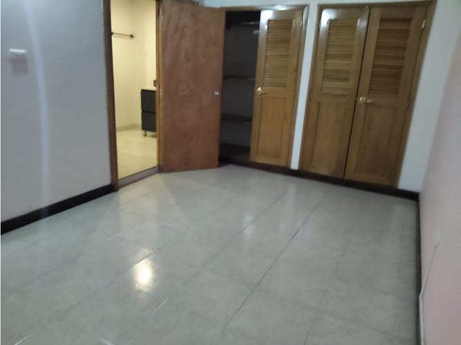 Casa de 6 alcobas en venta en Laureles, Medellín, 250 m² · foto 22 de 24