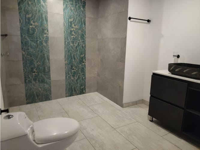 Casa de 6 alcobas en venta en Laureles, Medellín, 250 m² · foto 23 de 24