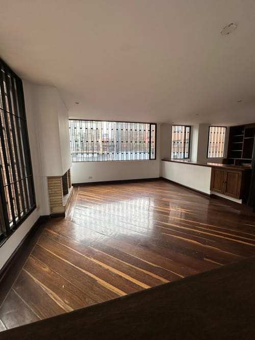 Apartamento de 1 alcoba en venta en Chicó Reservado, Bogotá, 82 m² · foto 1 de 24
