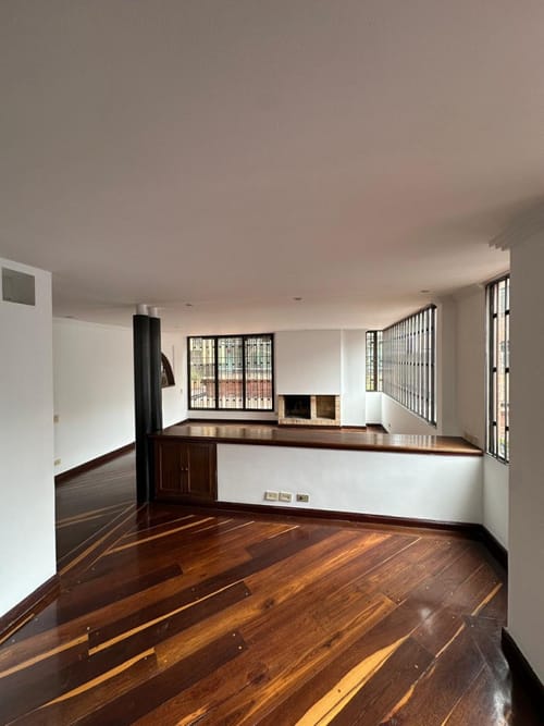 Apartamento de 1 alcoba en venta en Chicó Reservado, Bogotá, 82 m² · foto 2 de 24