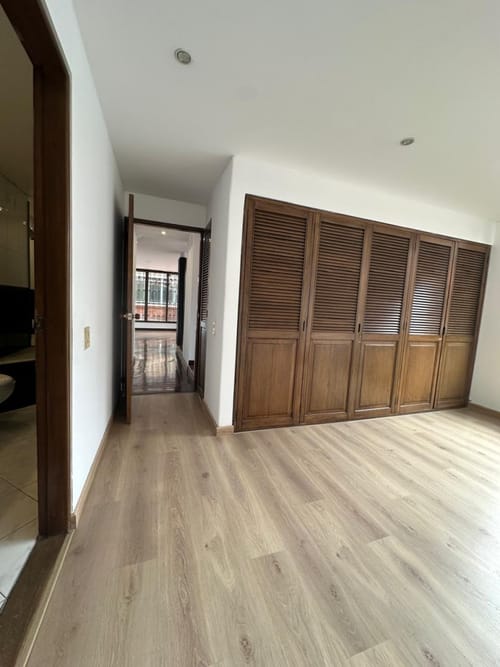 Apartamento de 1 alcoba en venta en Chicó Reservado, Bogotá, 82 m² · foto 10 de 24
