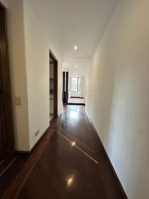Apartamento de 1 alcoba en venta en Chicó Reservado, Bogotá, 82 m² · foto 20 de 24