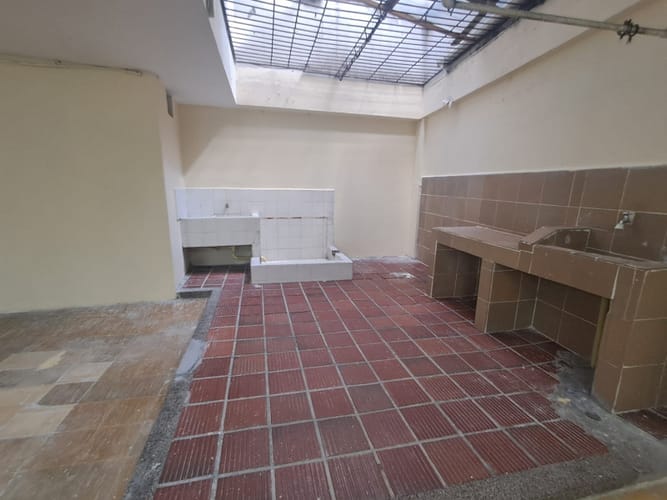 Local en arriendo en La Floresta, Medellín, 330 m² · foto 3 de 14
