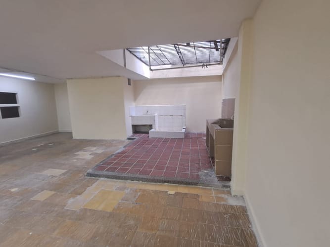 Local en arriendo en La Floresta, Medellín, 330 m² · foto 7 de 14