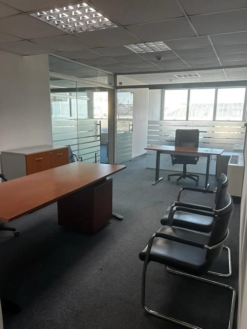 OFICINA AMOEBLADA DE 80 M² CON VISTA AL PUERTO – IMPERIUM BUILDING · Foto 2