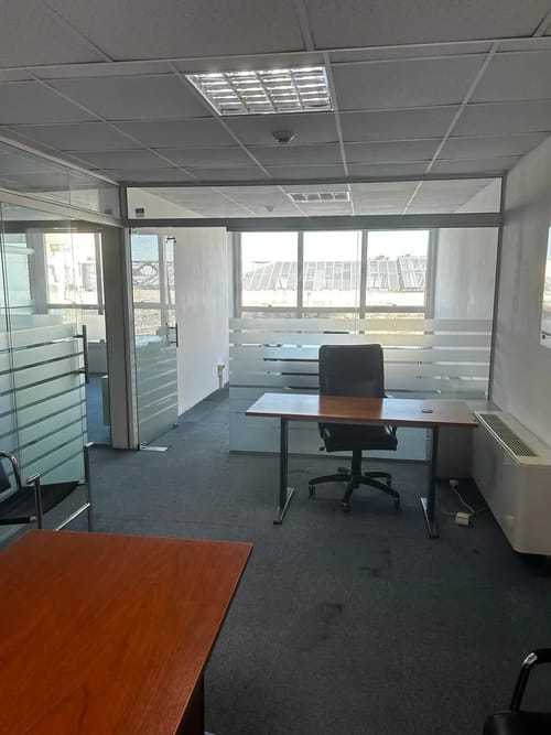 OFICINA AMOEBLADA DE 80 M² CON VISTA AL PUERTO – IMPERIUM BUILDING · Foto 7