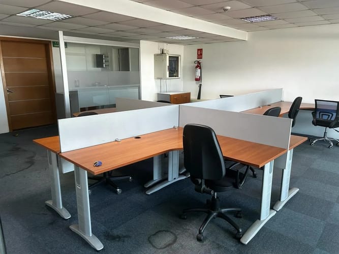 OFICINA AMOEBLADA DE 80 M² CON VISTA AL PUERTO – IMPERIUM BUILDING · Foto 8