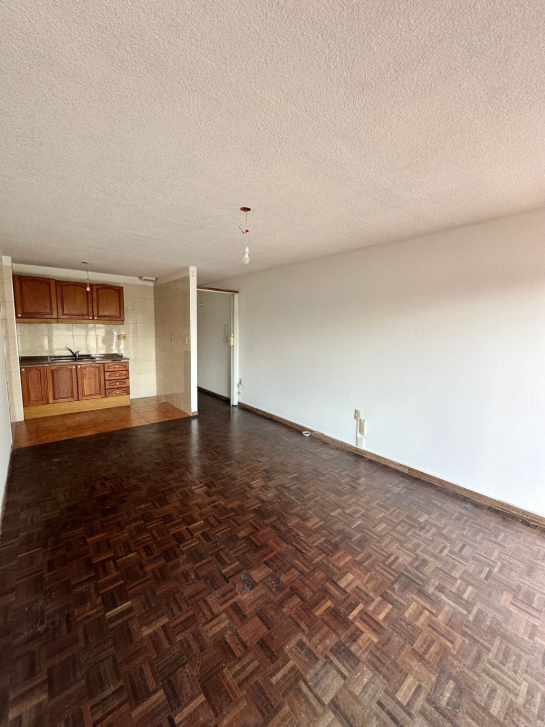 ALQUILER MONOAMBIENTE VIVIENDA / OFICINA + BALCON A PASOS DE WTC - POCITOS. · Foto 2
