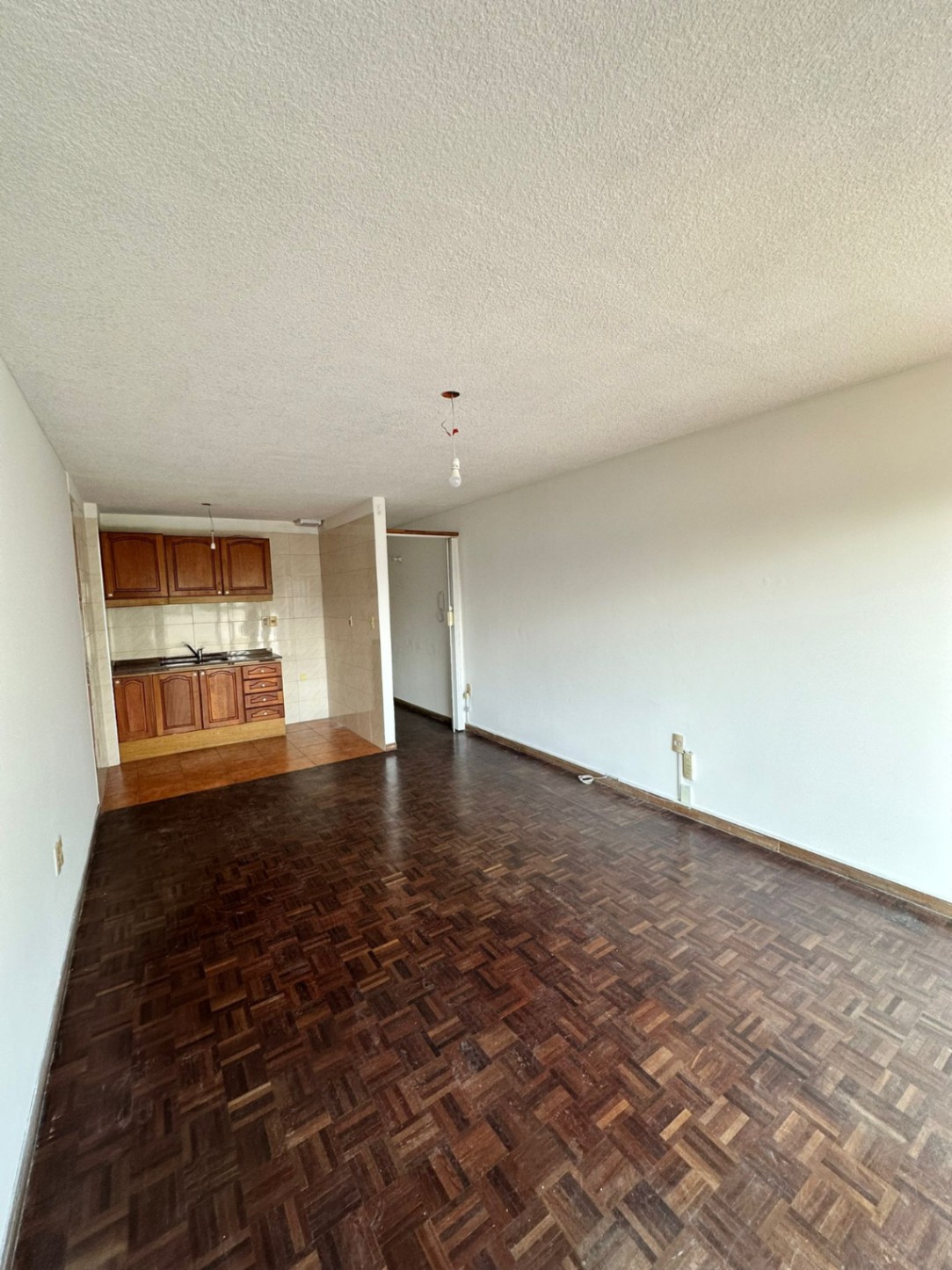 ALQUILER MONOAMBIENTE VIVIENDA / OFICINA + BALCON A PASOS DE WTC - POCITOS. · Foto 4