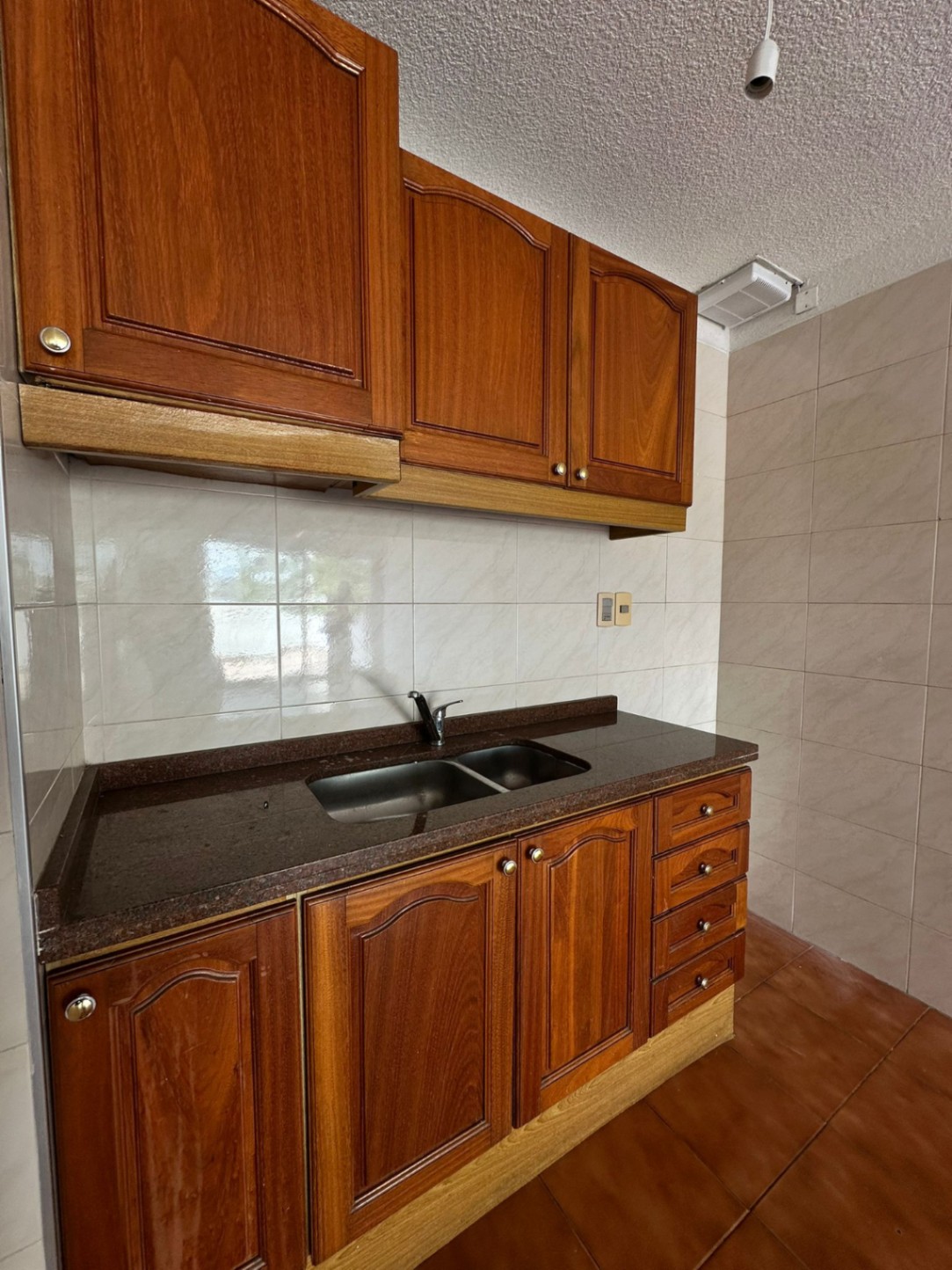 ALQUILER MONOAMBIENTE VIVIENDA / OFICINA + BALCON A PASOS DE WTC - POCITOS. · Foto 6