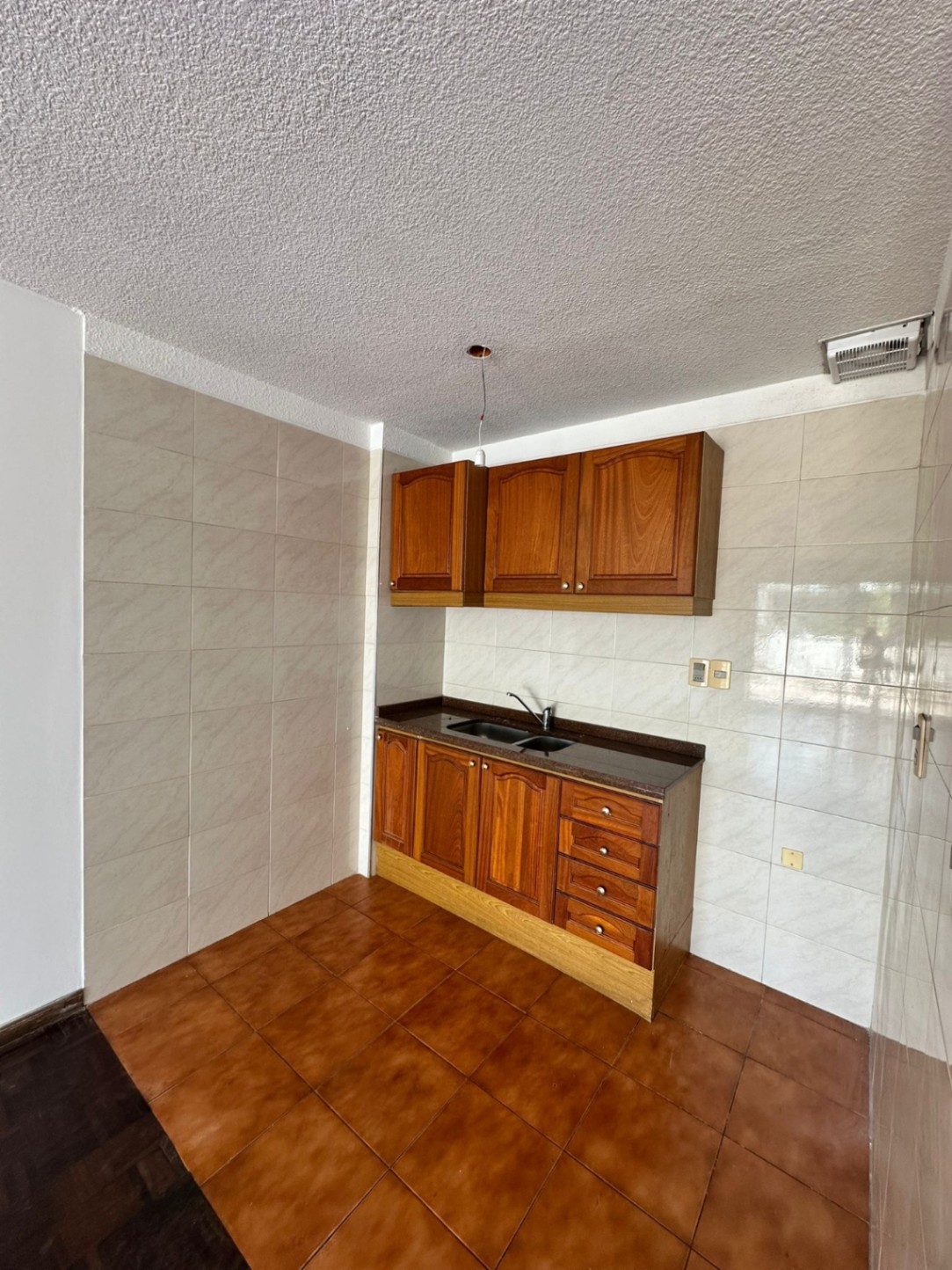 ALQUILER MONOAMBIENTE VIVIENDA / OFICINA + BALCON A PASOS DE WTC - POCITOS. · Foto 7