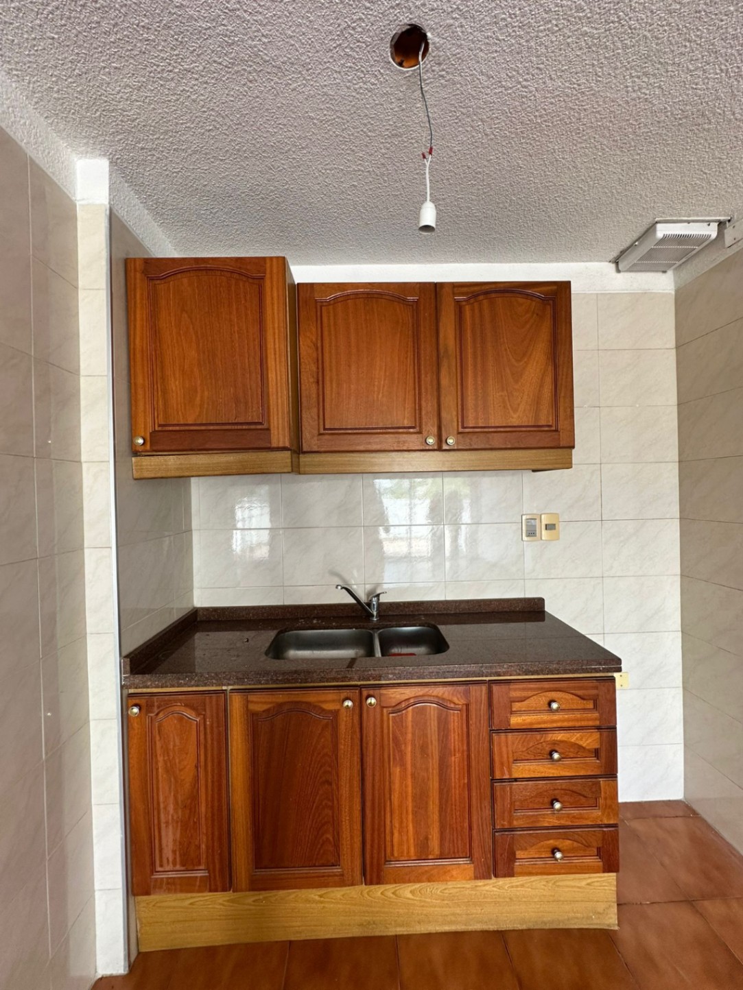 ALQUILER MONOAMBIENTE VIVIENDA / OFICINA + BALCON A PASOS DE WTC - POCITOS. · Foto 8