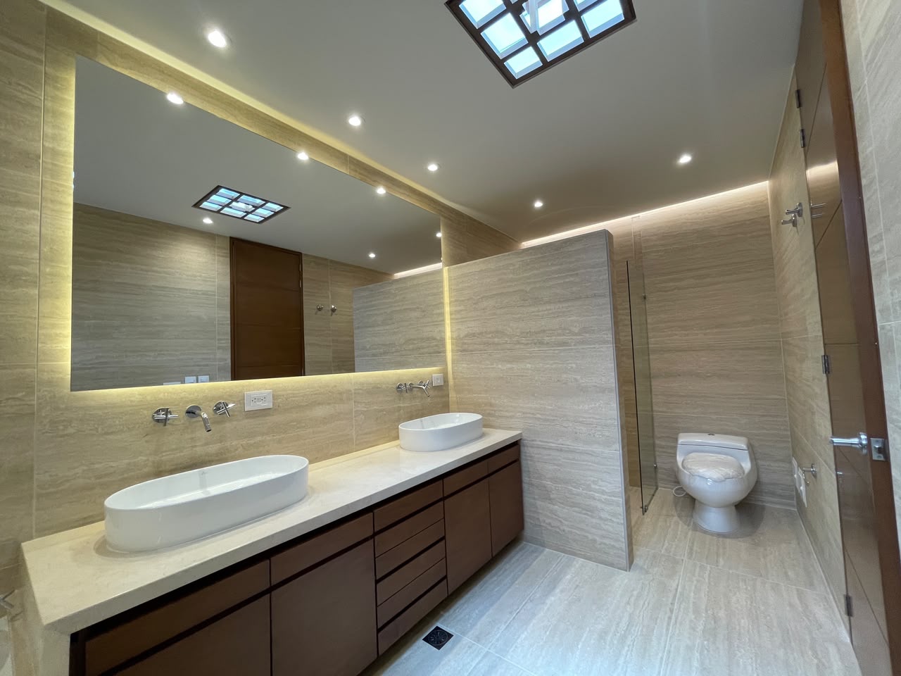 Apartamento en venta en La Carolina, Bogotá · foto 3 de 24
