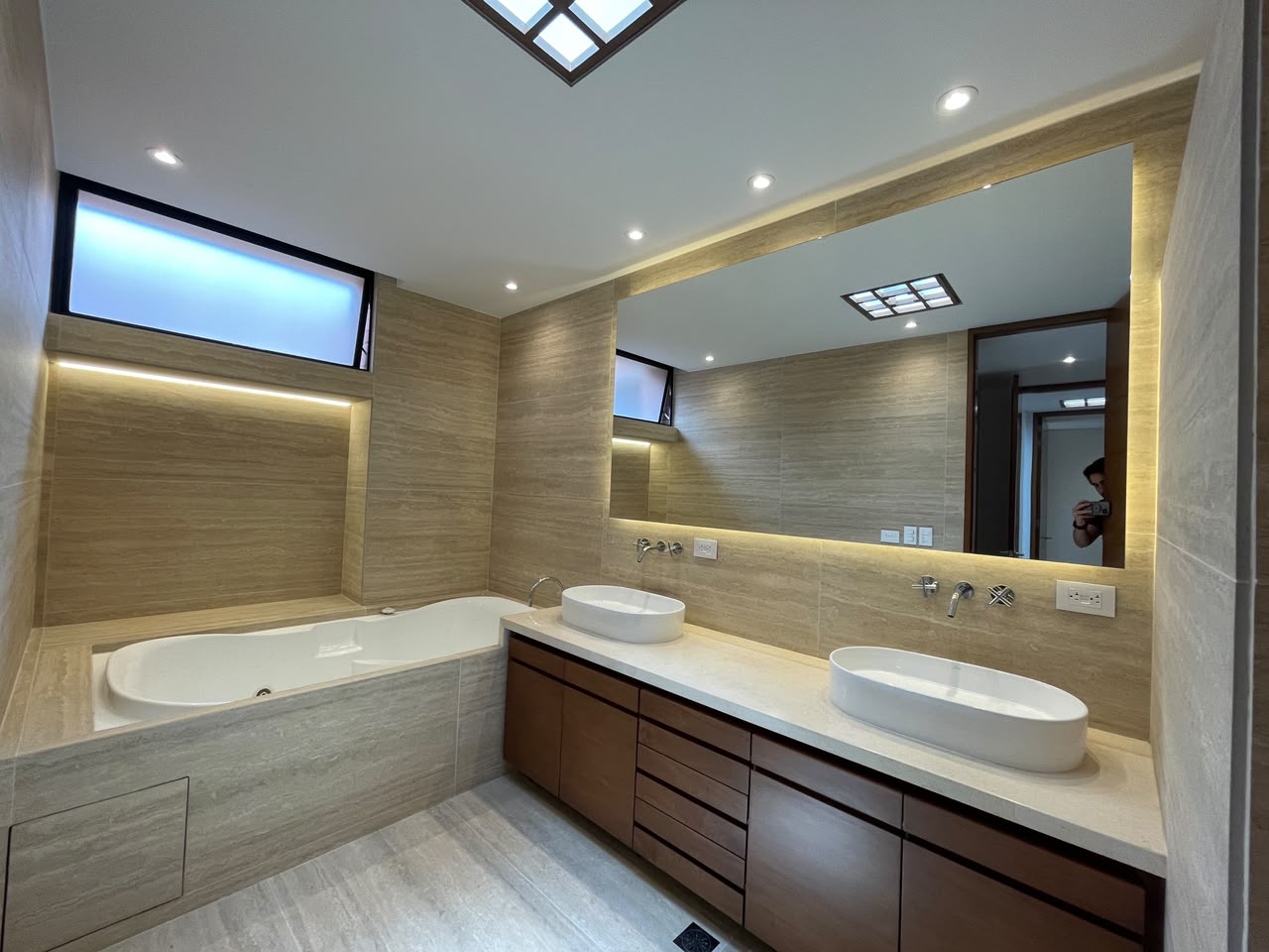 Apartamento en venta en La Carolina, Bogotá · foto 2 de 24