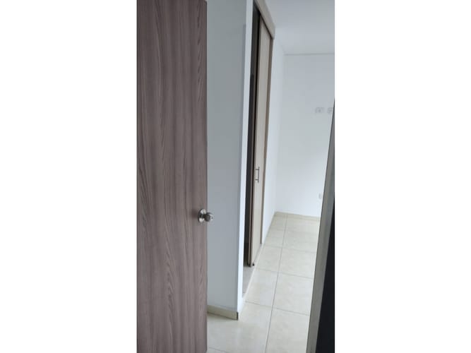 Apartamento de 3 alcobas en venta en Carrizal Campestre, Girón, 52 m² · foto 3 de 8