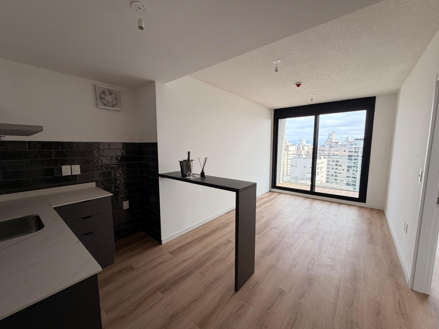 ALQUILER APARTAMENTO A ESTRENAR 1 DORMITORIO Y AMENITIES EN TRES CRUCES CORDON · Foto 2