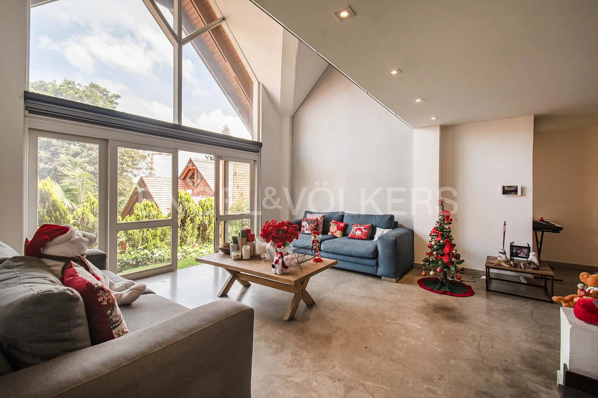 Casa en venta en Cerros De Suba, Bogotá · foto 2 de 24