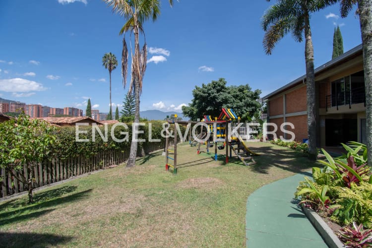 Casa de 3 alcobas en venta en Loma Del Chocho, Envigado, 208 m² · foto 24 de 24