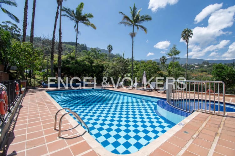 Casa de 3 alcobas en venta en Loma Del Chocho, Envigado, 208 m² · foto 20 de 24