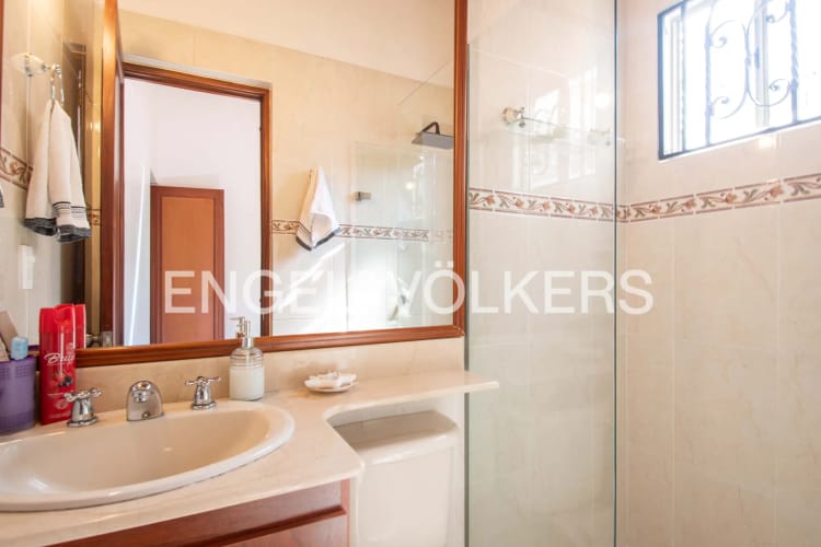 Casa de 3 alcobas en venta en Loma Del Chocho, Envigado, 208 m² · foto 17 de 24