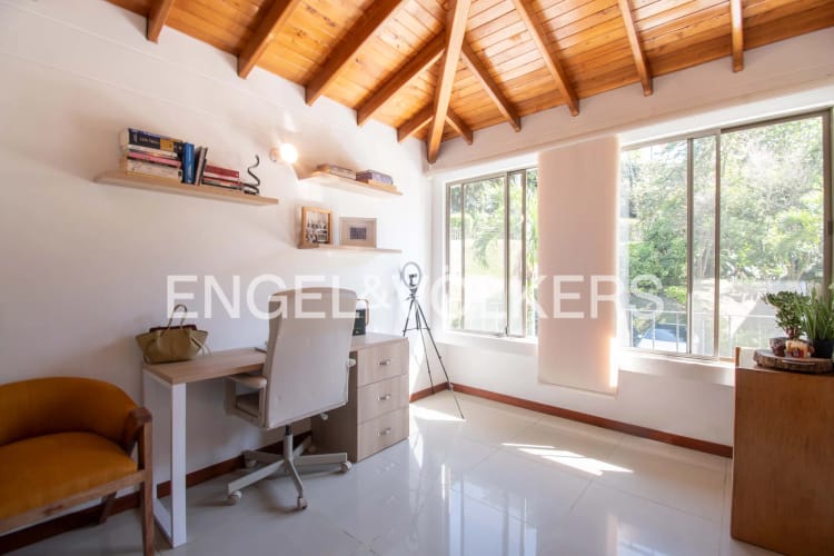 Casa de 3 alcobas en venta en Loma Del Chocho, Envigado, 208 m² · foto 14 de 24