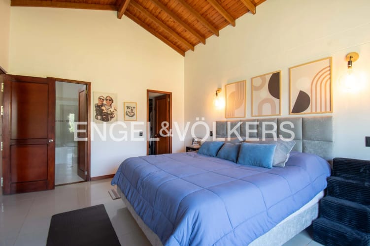 Casa de 3 alcobas en venta en Loma Del Chocho, Envigado, 208 m² · foto 12 de 24