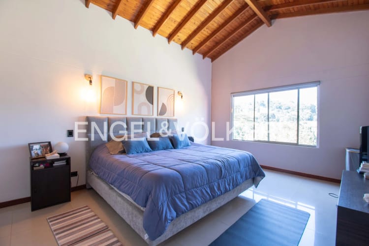 Casa de 3 alcobas en venta en Loma Del Chocho, Envigado, 208 m² · foto 11 de 24
