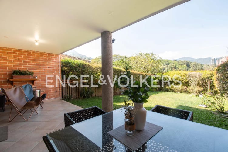 Casa de 3 alcobas en venta en Loma Del Chocho, Envigado, 208 m² · foto 3 de 24