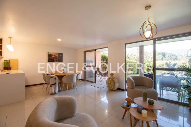Casa de 3 alcobas en venta en Loma Del Chocho, Envigado, 208 m² · foto 2 de 24