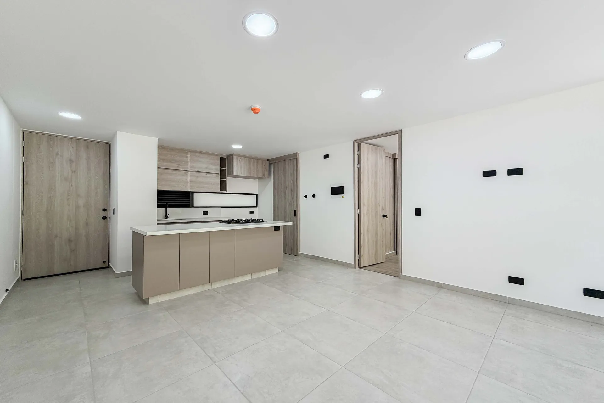 Apartamento en venta en Loma De Las Brujas, Envigado · foto 2 de 11
