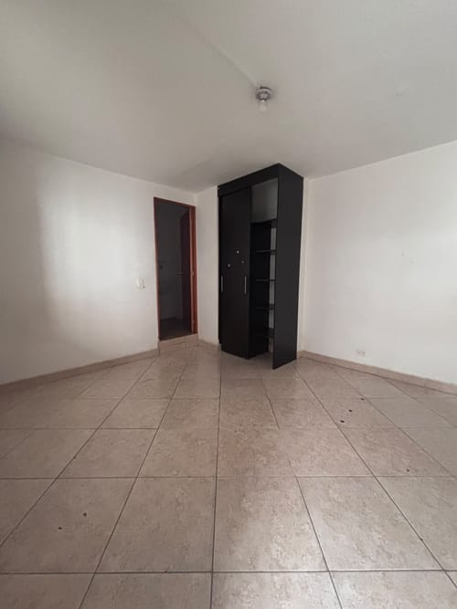 Edificio en arriendo en Laureles, Medellín, 1000 m² · foto 7 de 18