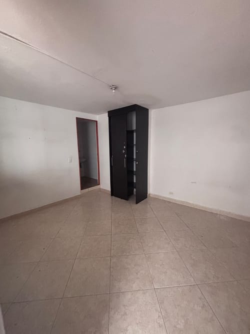 Edificio en arriendo en Laureles, Medellín, 1000 m² · foto 6 de 18