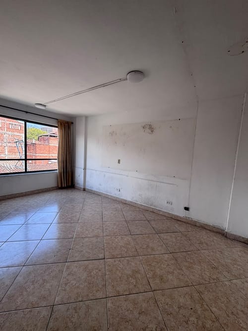 Edificio en arriendo en Laureles, Medellín, 1000 m² · foto 2 de 18