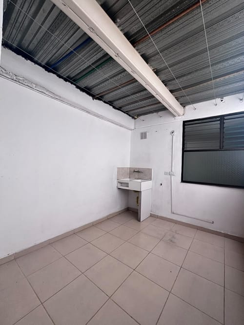Edificio en arriendo en Laureles, Medellín, 1000 m² · foto 14 de 18