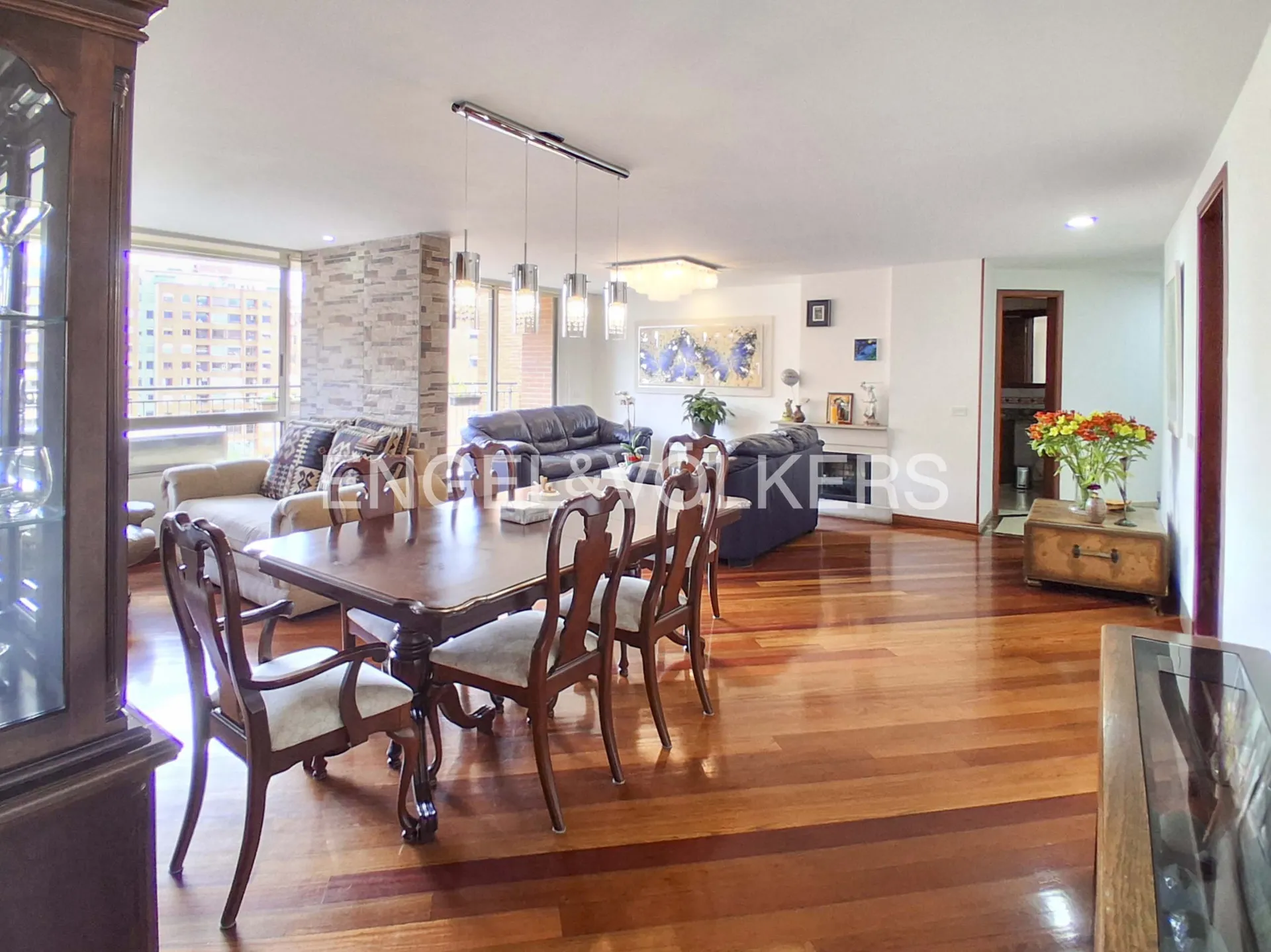 Apartamento en venta en Lagos De Cordoba, Bogotá · foto 2 de 20
