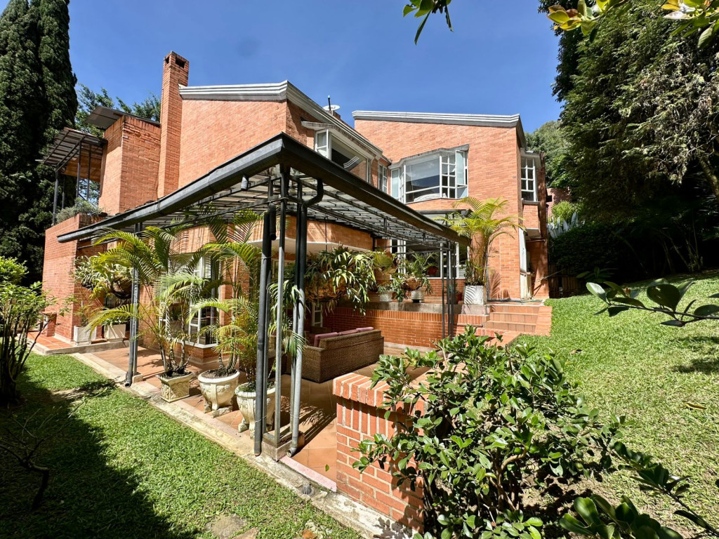 Casa en arriendo en El Poblado, Medellín · foto 8 de 24